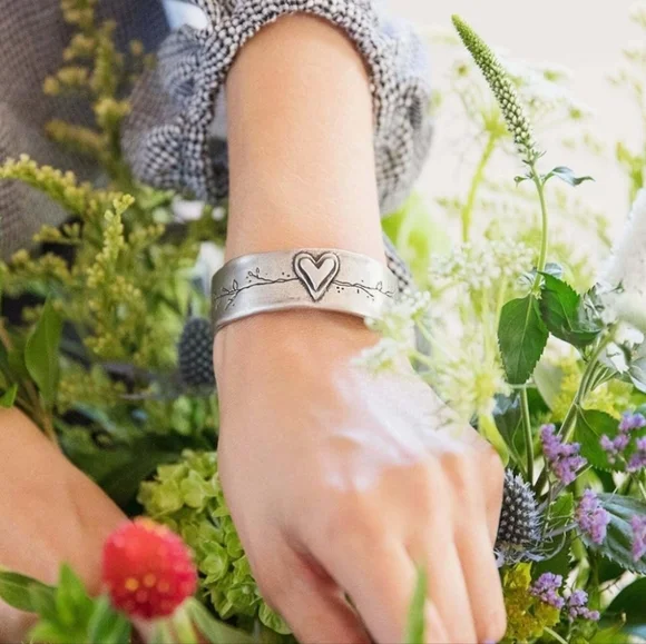 💛 Limited Time Sale💛Lisa Leonard Silver Heart Cuff Bracelet - Picture 4 of 6